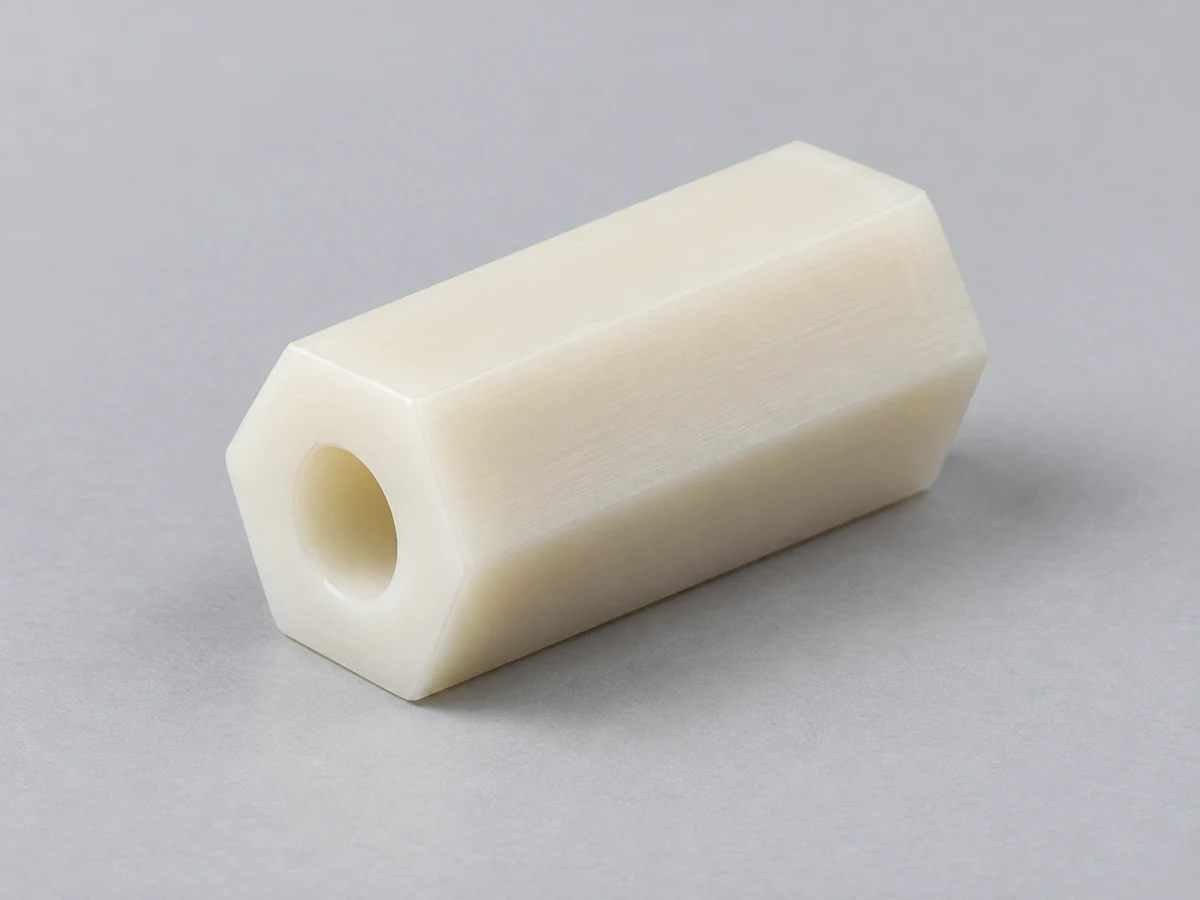 CNC 加工されたナイロン スペーサーの例